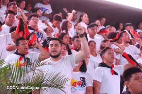 ¡Juventud Gloriosa! ¡Juventud Siempre al Frente!