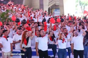 ¡Juventud Gloriosa! ¡Juventud Siempre al Frente!