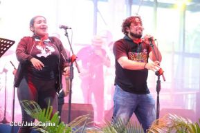 ¡Juventud Gloriosa! ¡Juventud Siempre al Frente!