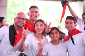 ¡Juventud Gloriosa! ¡Juventud Siempre al Frente!