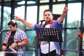 ¡Juventud Gloriosa! ¡Juventud Siempre al Frente!