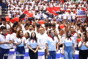 ¡Juventud Gloriosa! ¡Juventud Siempre al Frente!