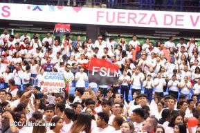 ¡Juventud Gloriosa! ¡Juventud Siempre al Frente!