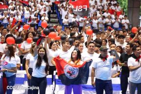 ¡Juventud Gloriosa! ¡Juventud Siempre al Frente!