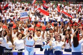 ¡Juventud Gloriosa! ¡Juventud Siempre al Frente!