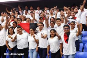 ¡Juventud Gloriosa! ¡Juventud Siempre al Frente!