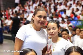 ¡Juventud Gloriosa! ¡Juventud Siempre al Frente!