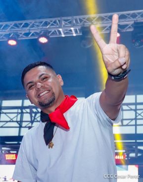 ¡Juventud Gloriosa! ¡Juventud Siempre al Frente!