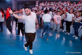 ¡Juventud Gloriosa! ¡Juventud Siempre al Frente!