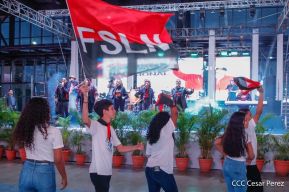 ¡Juventud Gloriosa! ¡Juventud Siempre al Frente!