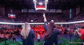 ¡Juventud Gloriosa! ¡Juventud Siempre al Frente!