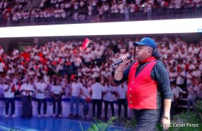 ¡Juventud Gloriosa! ¡Juventud Siempre al Frente!