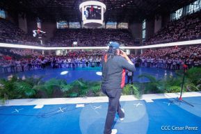 ¡Juventud Gloriosa! ¡Juventud Siempre al Frente!