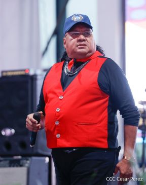 ¡Juventud Gloriosa! ¡Juventud Siempre al Frente!