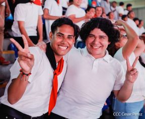 ¡Juventud Gloriosa! ¡Juventud Siempre al Frente!