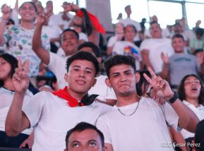 ¡Juventud Gloriosa! ¡Juventud Siempre al Frente!