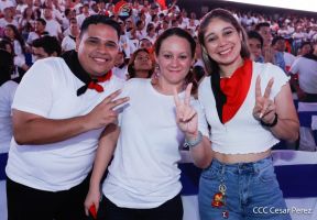 ¡Juventud Gloriosa! ¡Juventud Siempre al Frente!