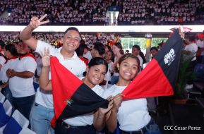 ¡Juventud Gloriosa! ¡Juventud Siempre al Frente!
