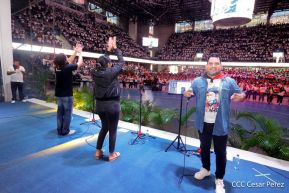 ¡Juventud Gloriosa! ¡Juventud Siempre al Frente!