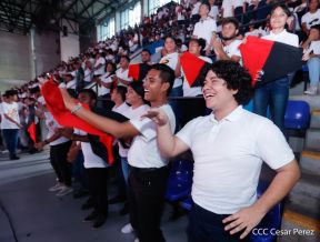 ¡Juventud Gloriosa! ¡Juventud Siempre al Frente!