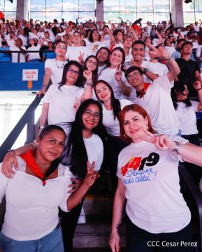 ¡Juventud Gloriosa! ¡Juventud Siempre al Frente!