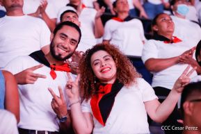 ¡Juventud Gloriosa! ¡Juventud Siempre al Frente!