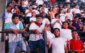 ¡Juventud Gloriosa! ¡Juventud Siempre al Frente!