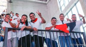 ¡Juventud Gloriosa! ¡Juventud Siempre al Frente!