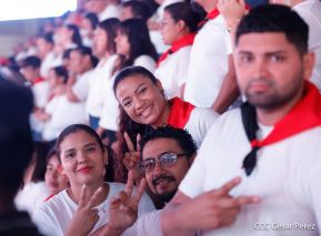 ¡Juventud Gloriosa! ¡Juventud Siempre al Frente!