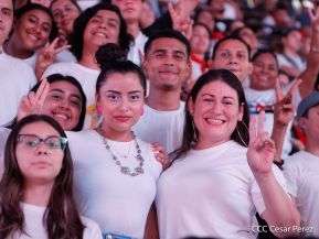 ¡Juventud Gloriosa! ¡Juventud Siempre al Frente!
