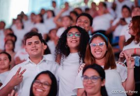 ¡Juventud Gloriosa! ¡Juventud Siempre al Frente!