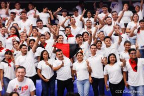 ¡Juventud Gloriosa! ¡Juventud Siempre al Frente!