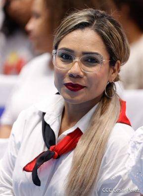 ¡Juventud Gloriosa! ¡Juventud Siempre al Frente!