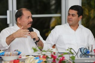 Daniel y Rosario se reúnen con presidente de Honduras