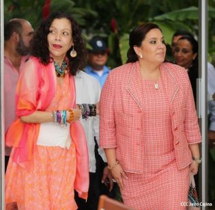 Daniel y Rosario se reúnen con presidente de Honduras