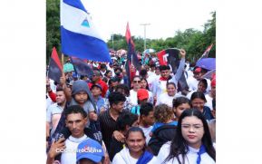 Caminata rumbo a la Hacienda San Jacinto para celebrar las batallas por la soberanía e independencia