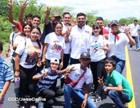 Caminata rumbo a la Hacienda San Jacinto para celebrar las batallas por la soberanía e independencia