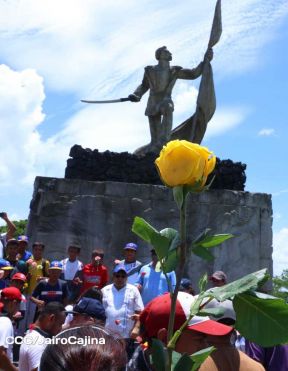 Caminata rumbo a la Hacienda San Jacinto para celebrar las batallas por la soberanía e independencia