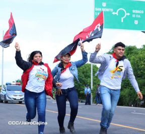 Caminata rumbo a la Hacienda San Jacinto para celebrar las batallas por la soberanía e independencia