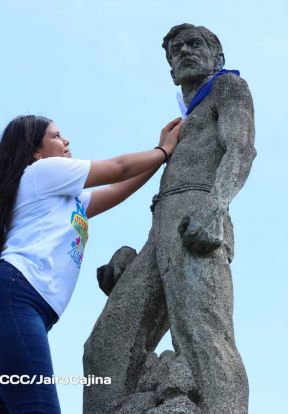 Caminata rumbo a la Hacienda San Jacinto para celebrar las batallas por la soberanía e independencia