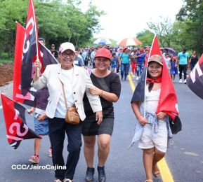 Caminata rumbo a la Hacienda San Jacinto para celebrar las batallas por la soberanía e independencia