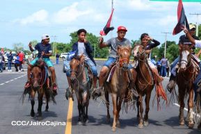 Caminata rumbo a la Hacienda San Jacinto para celebrar las batallas por la soberanía e independencia