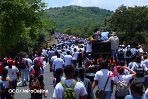Caminata rumbo a la Hacienda San Jacinto para celebrar las batallas por la soberanía e independencia