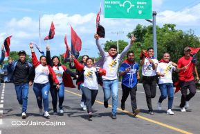 Caminata rumbo a la Hacienda San Jacinto para celebrar las batallas por la soberanía e independencia
