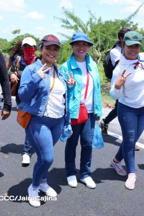 Caminata rumbo a la Hacienda San Jacinto para celebrar las batallas por la soberanía e independencia