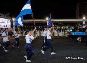 Comandante Daniel y Compañera Rosario reciben Antorcha de la Libertad Centroamericana