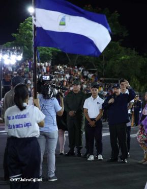 Comandante Daniel y Compañera Rosario reciben Antorcha de la Libertad Centroamericana