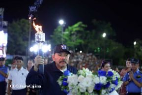 Comandante Daniel y Compañera Rosario reciben Antorcha de la Libertad Centroamericana