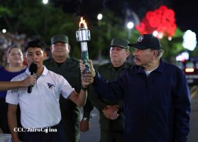 Comandante Daniel y Compañera Rosario reciben Antorcha de la Libertad Centroamericana