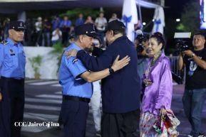 Comandante Daniel y Compañera Rosario reciben Antorcha de la Libertad Centroamericana